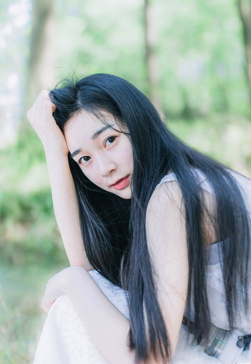 瘦子在叫嚣着减肥学霸在抱怨自己又考砸了土豪在皱着眉头哭穷生活就是这般虚伪！